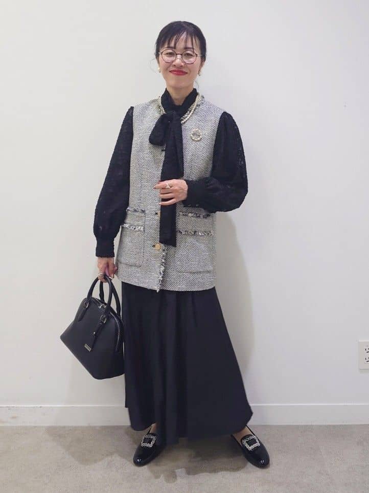 MUTSUKOさんの「UNTITLED｜【オンオフ使える】スラブツイード ジレ」を使ったコーディネート