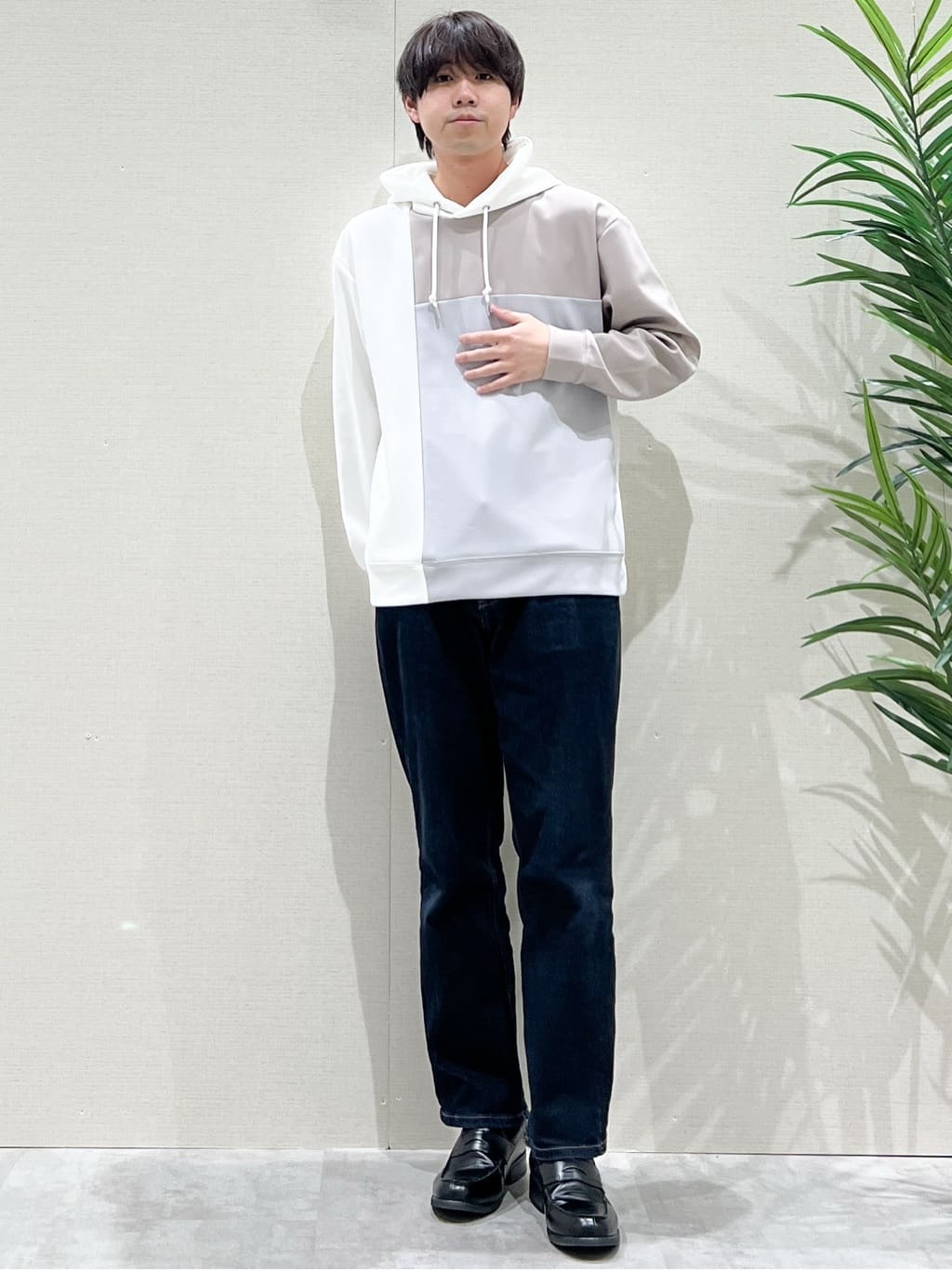 SHI-MAさんの「THE SHOP TK｜【大人の為の絶妙バランス】パネル切替パーカ 濯機機OK」を使ったコーディネート