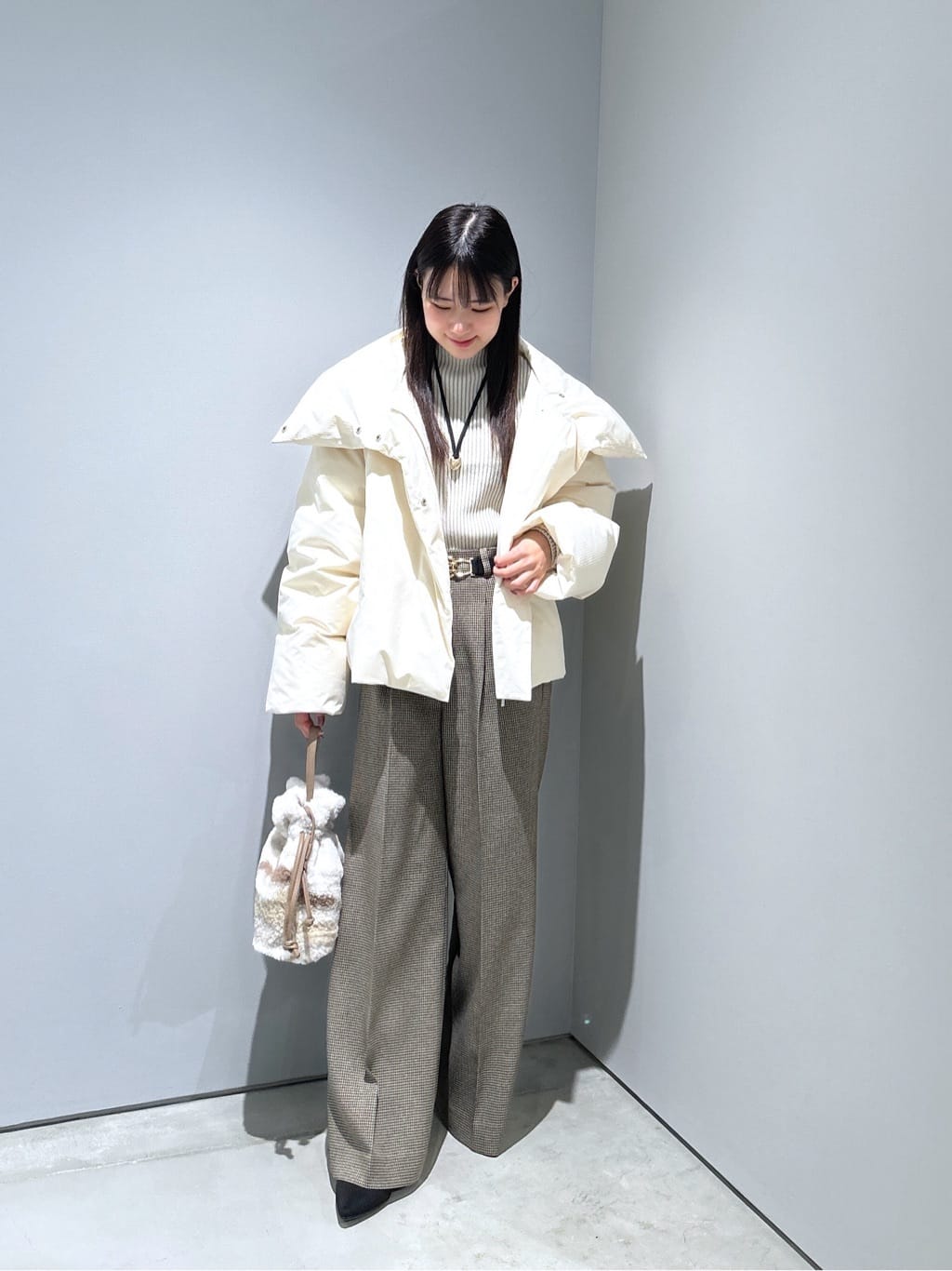 Renoさんの「INDIVI｜3WAYスタンドカラーショートダウン【凹凸素材】」を使ったコーディネート