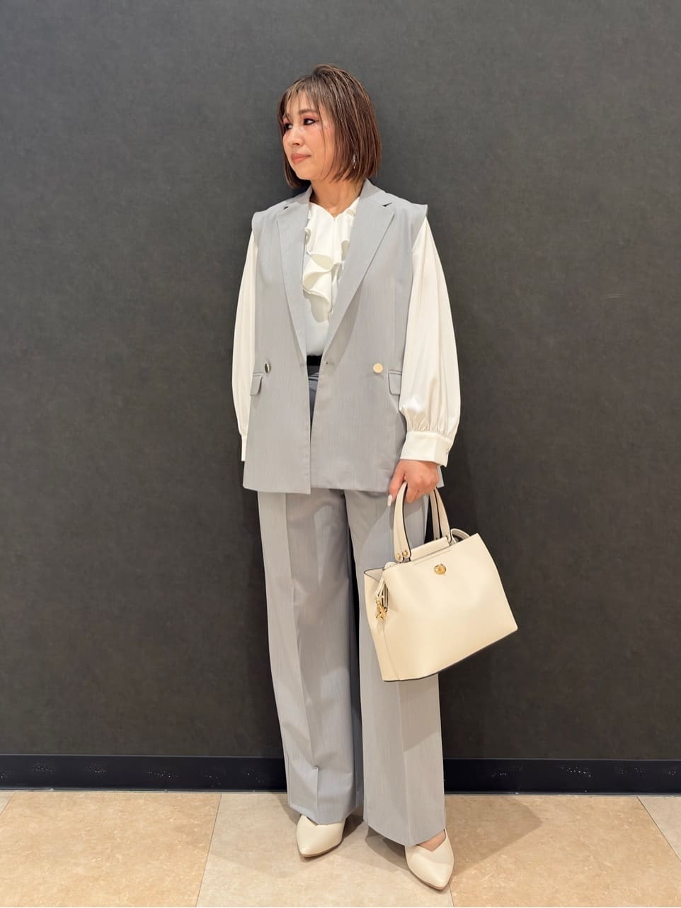 Megさんの「SHOO･LA･RUE｜【洗濯機可/セットアップ可】サラっと軽やか ワイドストレートパンツ」を使ったコーディネート
