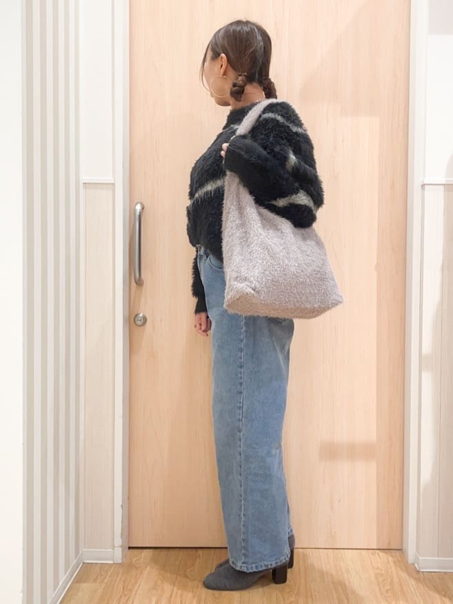 natsumiさんの「SHOO･LA･RUE｜【選べる4柄】ふわふわ ロングフェザーニット」を使ったコーディネート