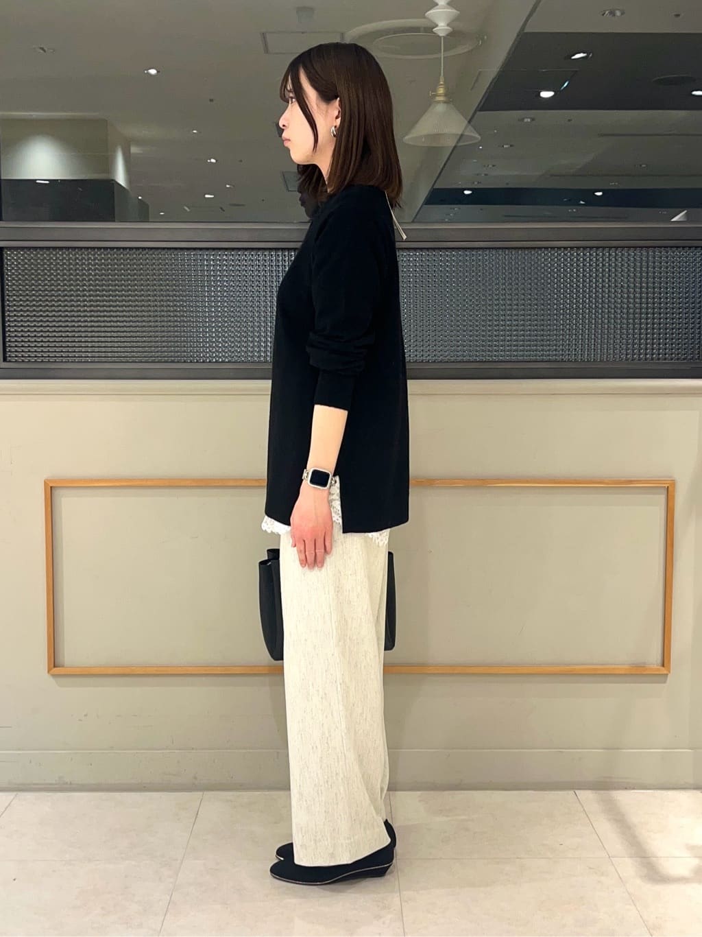 kumiさんの「INDIVI｜【洗える／チュニック丈／カシミヤ混】スリットデザインVネックニット」を使ったコーディネート