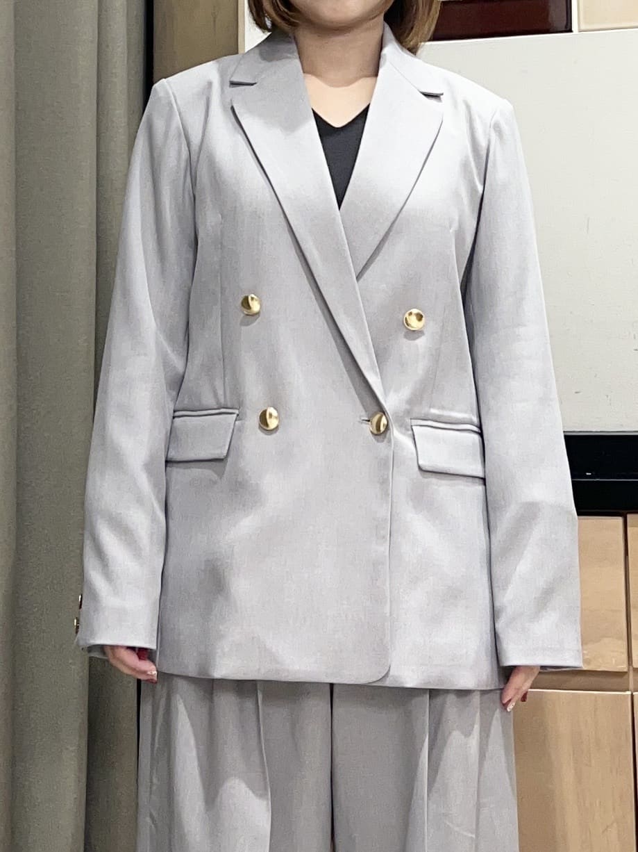 かのさんの「THE SHOP TK｜【通勤にもデイリーにも】CAVIAN 金ボタンダブルブレストジャケット」を使ったコーディネート