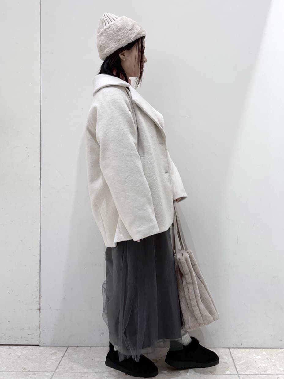 mameさんの「OPAQUE.CLIP｜カシミヤブレンドウールミドルピーコート」を使ったコーディネート