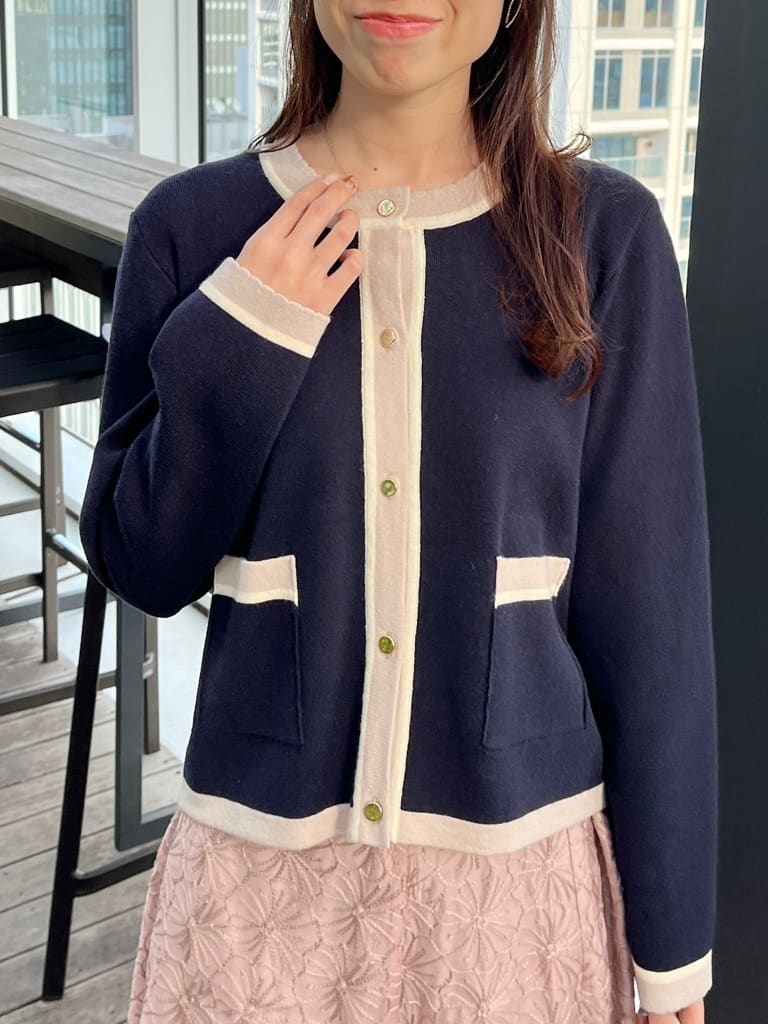 はばさんの「Couture brooch｜【ハレの日・通勤・着映え】配色 総針カーディガン」を使ったコーディネート