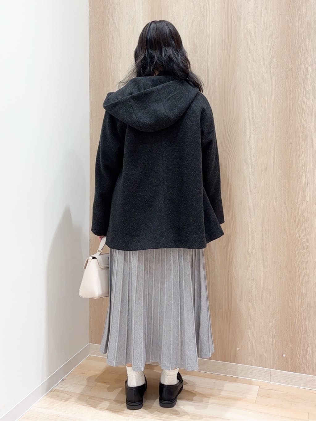 miraiさんの「grove｜フーデットミドルコート」を使ったコーディネート