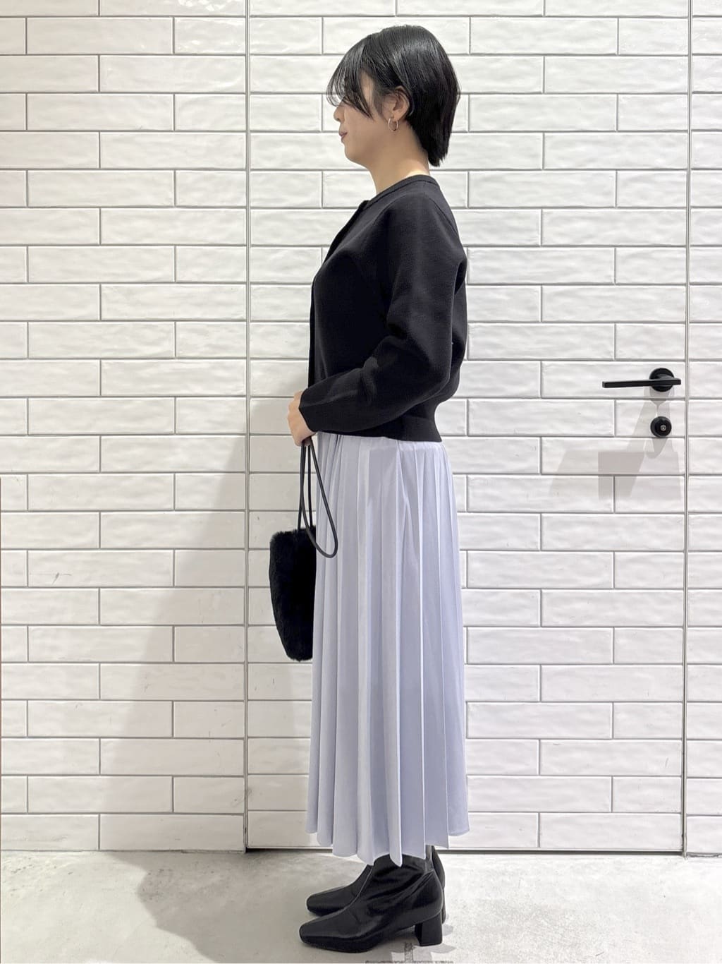 ayumiさんの「OPAQUE.CLIP｜フェイクスウェードプリーツスカート【静電気防止加工／洗濯機OK】」を使ったコーディネート