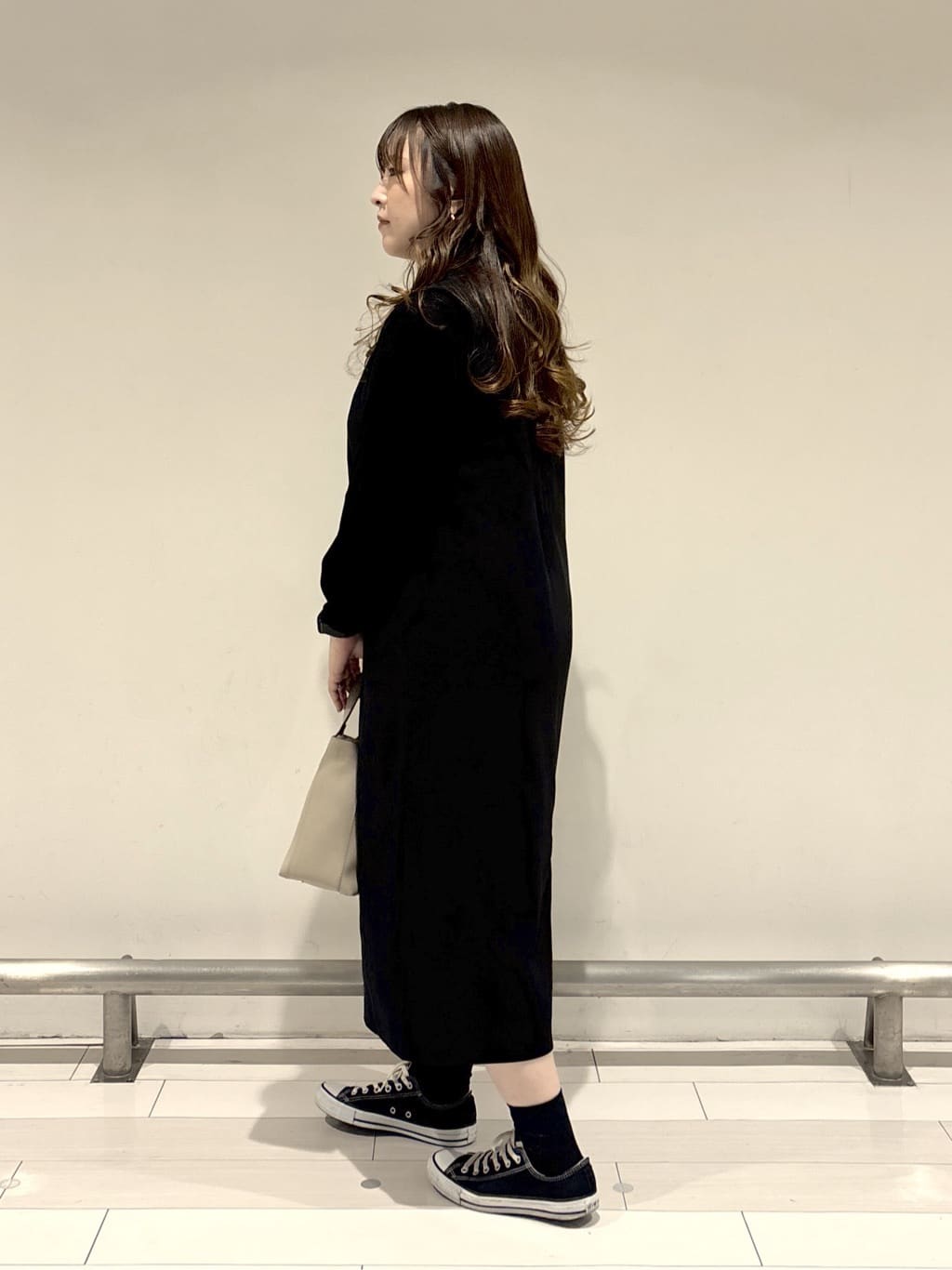 nakamuraさんの「Reflect｜【すっきりシルエット】スエードライクジャンパースカ―ト」を使ったコーディネート