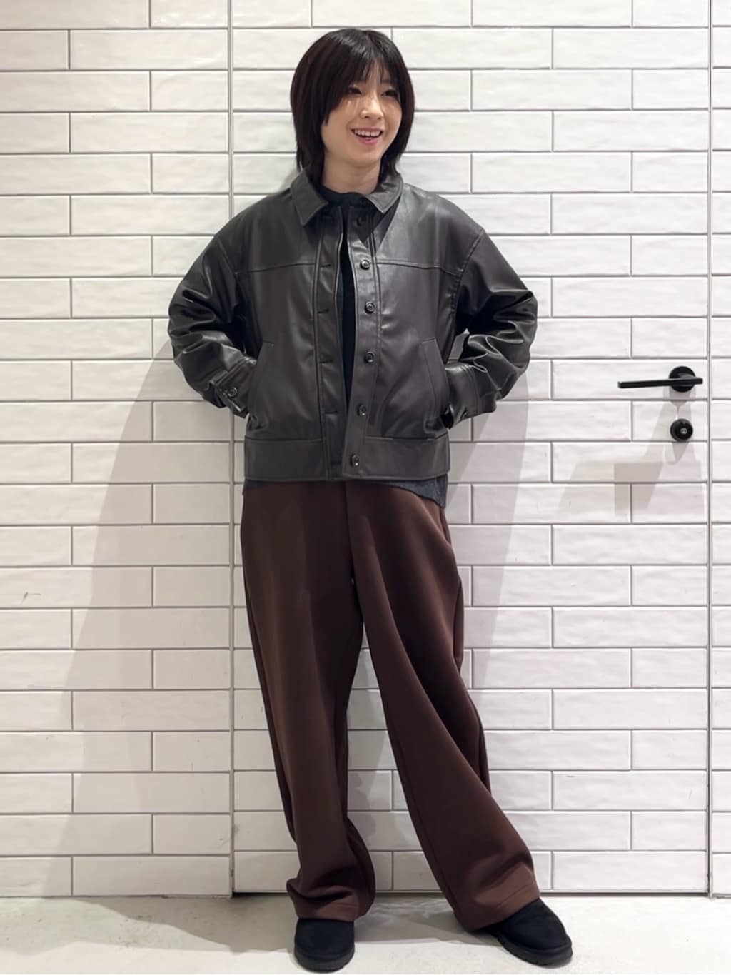 しおりさんの「OPAQUE.CLIP｜シンセティックレザー調ブルゾン【洗える】」を使ったコーディネート