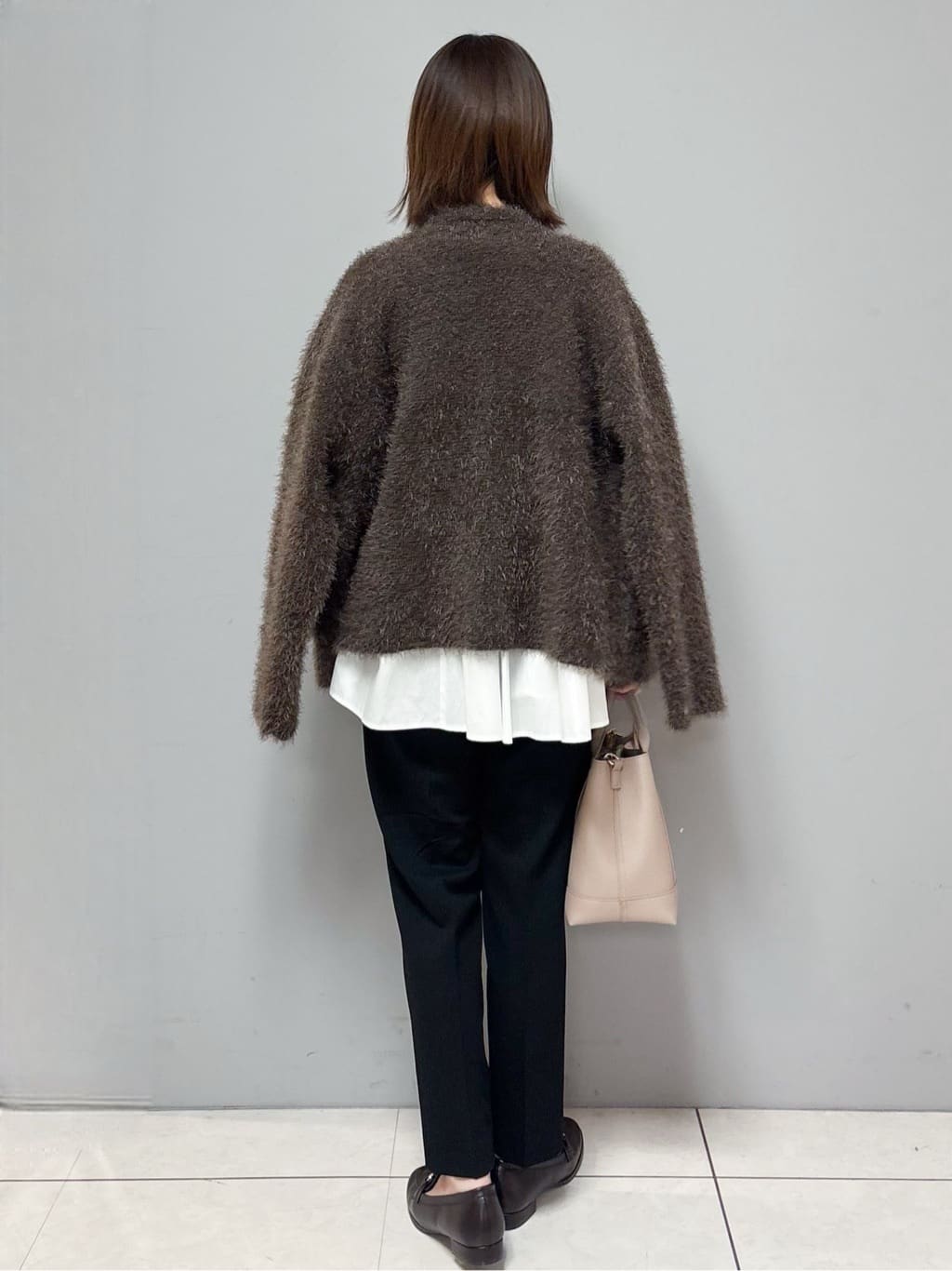 yさんの「OPAQUE.CLIP｜ウォームタッチ イージーテーパードパンツ【洗濯機洗OK／ストレッチ】」を使ったコーディネート