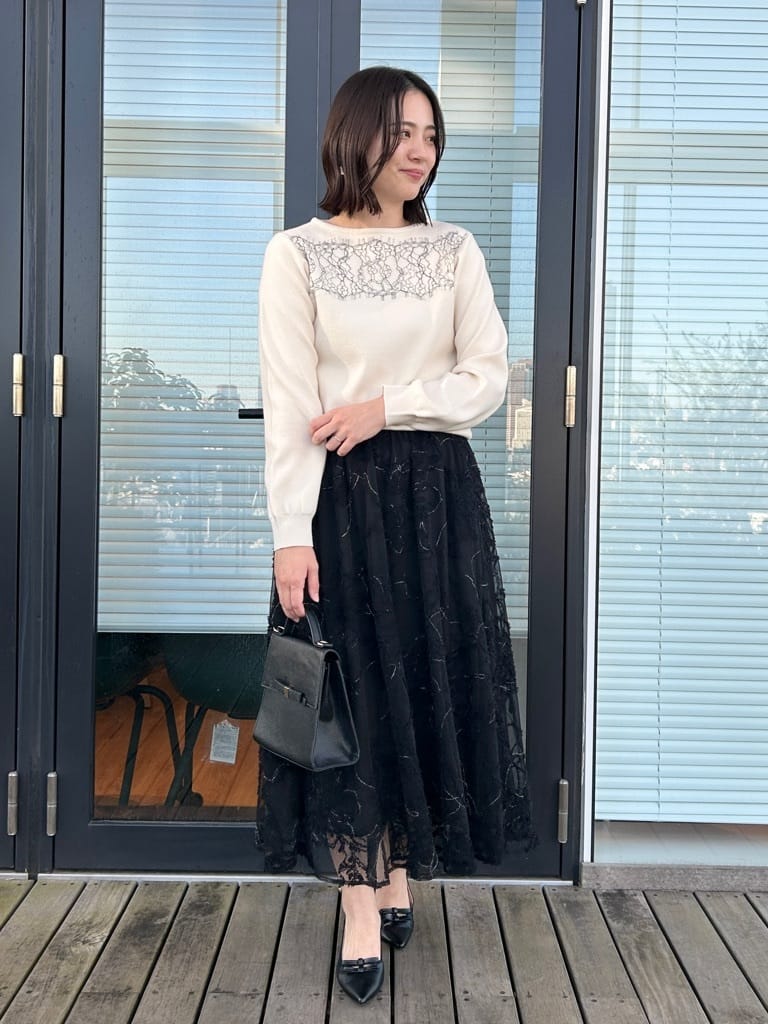 shinoさんの「Couture brooch｜【ハレの日・通勤】ラメ刺繍ブークレチュールスカート」を使ったコーディネート