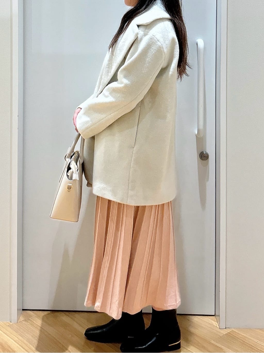 みいさんの「grove｜【SETUP可能】冬から春まで軽やかに　ラメラインニットプリーツスカート」を使ったコーディネート