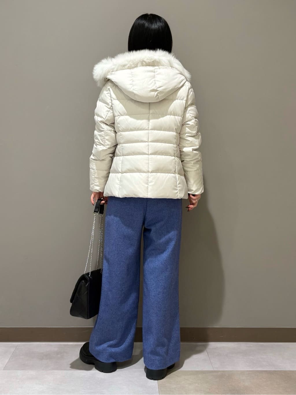 KEIKOさんの「INDIVI｜【名品／撥水／抗菌防臭】ショート丈リサイクルダウンコート」を使ったコーディネート