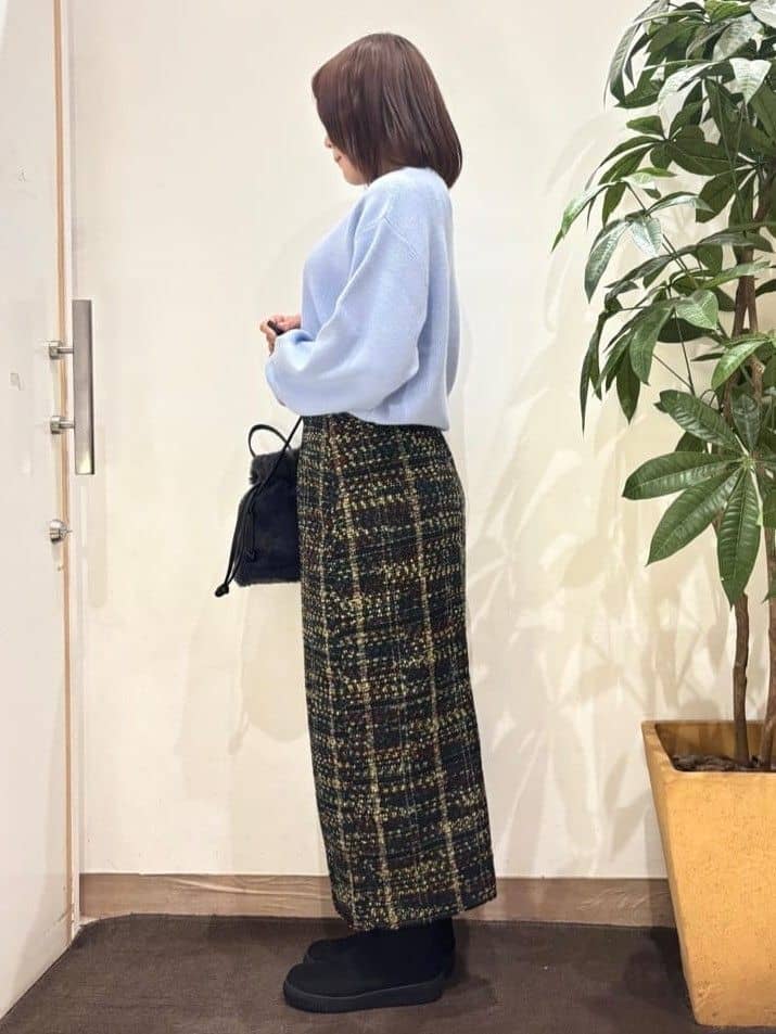 TOWAさんの「SHOO･LA･RUE｜【S-LL】ミックスカラーで高見え ラメツイード ナロースカート」を使ったコーディネート