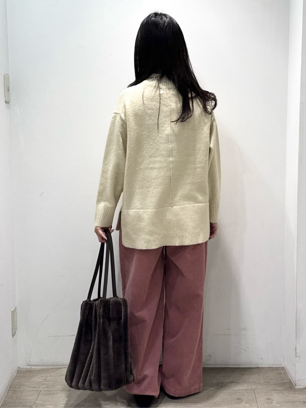 yuicciさんの「OPAQUE.CLIP｜コーデュロイタックワイドパンツ【洗濯機OK】」を使ったコーディネート