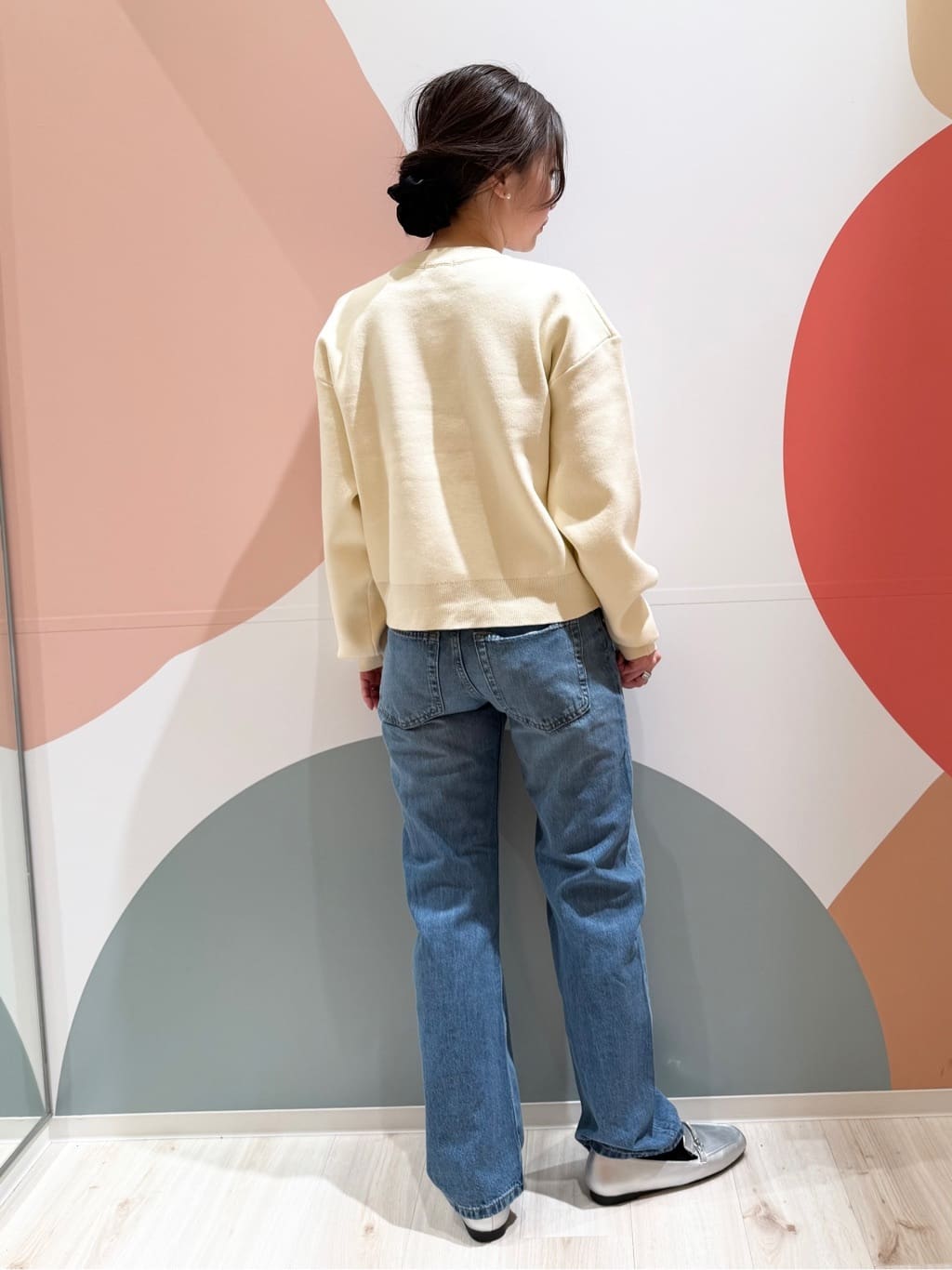 長女さんの「SHOO･LA･RUE｜【洗濯機可/S-LL】1枚でも羽織りでも 華やか上品カーデ」を使ったコーディネート