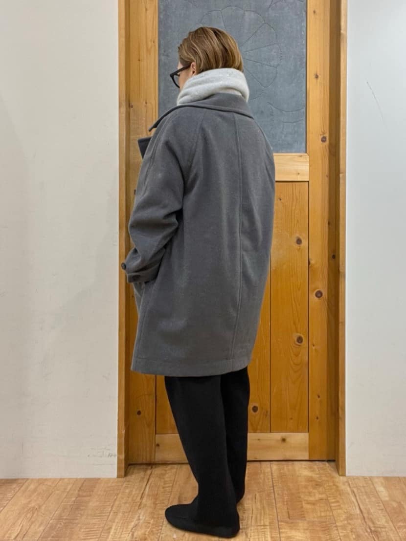 ゆみさんの「SHOO･LA･RUE｜【洗濯機可／毛玉レス】美脚シルエット 表面がきれいなストレートパンツ」を使ったコーディネート