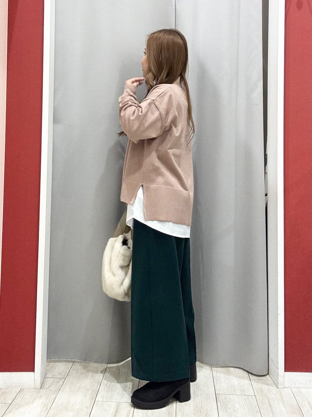 shioさんの「SHOO･LA･RUE｜【洗濯機可/撥水】フェイクファーフード ロングダウン」を使ったコーディネート