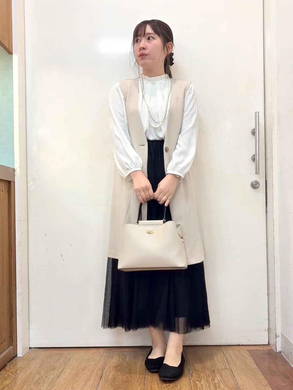 だいわさんの「SHOO･LA･RUE｜【洗濯機可/セットアップ可/S-3L】きちんと楽に。カットジョーゼット ロングジレ」を使ったコーディネート
