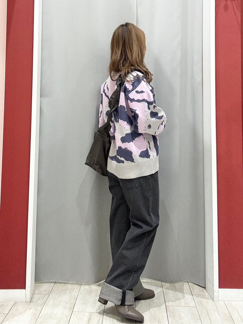 shioさんの「SHOO･LA･RUE｜【洗濯機可/S-LL】1枚で華やかに ラメ入りニュアンス柄ニット」を使ったコーディネート