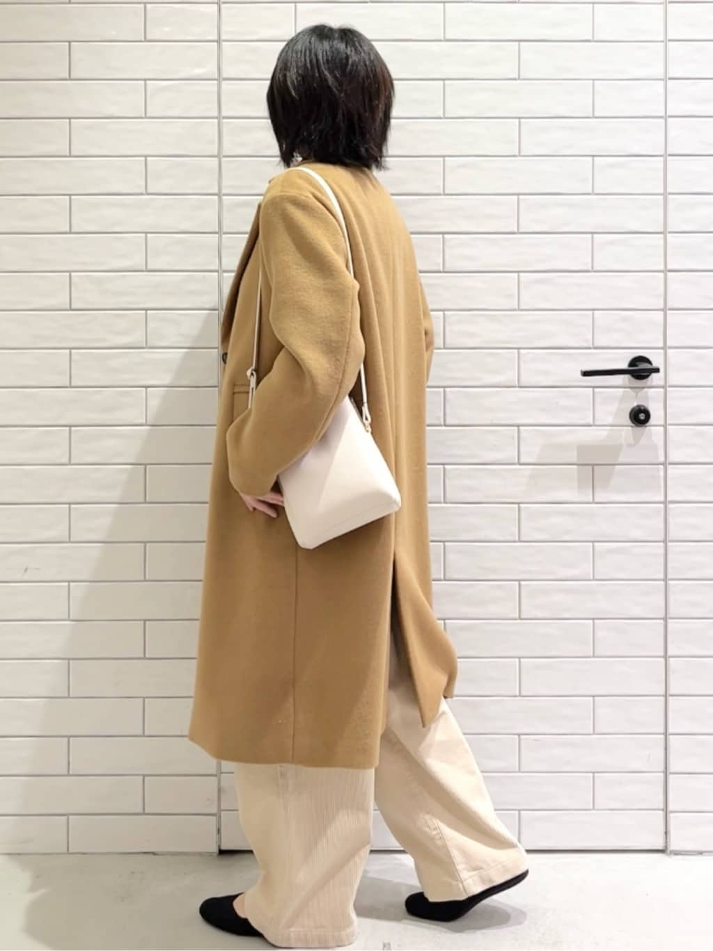 しおりさんの「OPAQUE.CLIP｜カシミヤブレンドウールチェスターコート」を使ったコーディネート