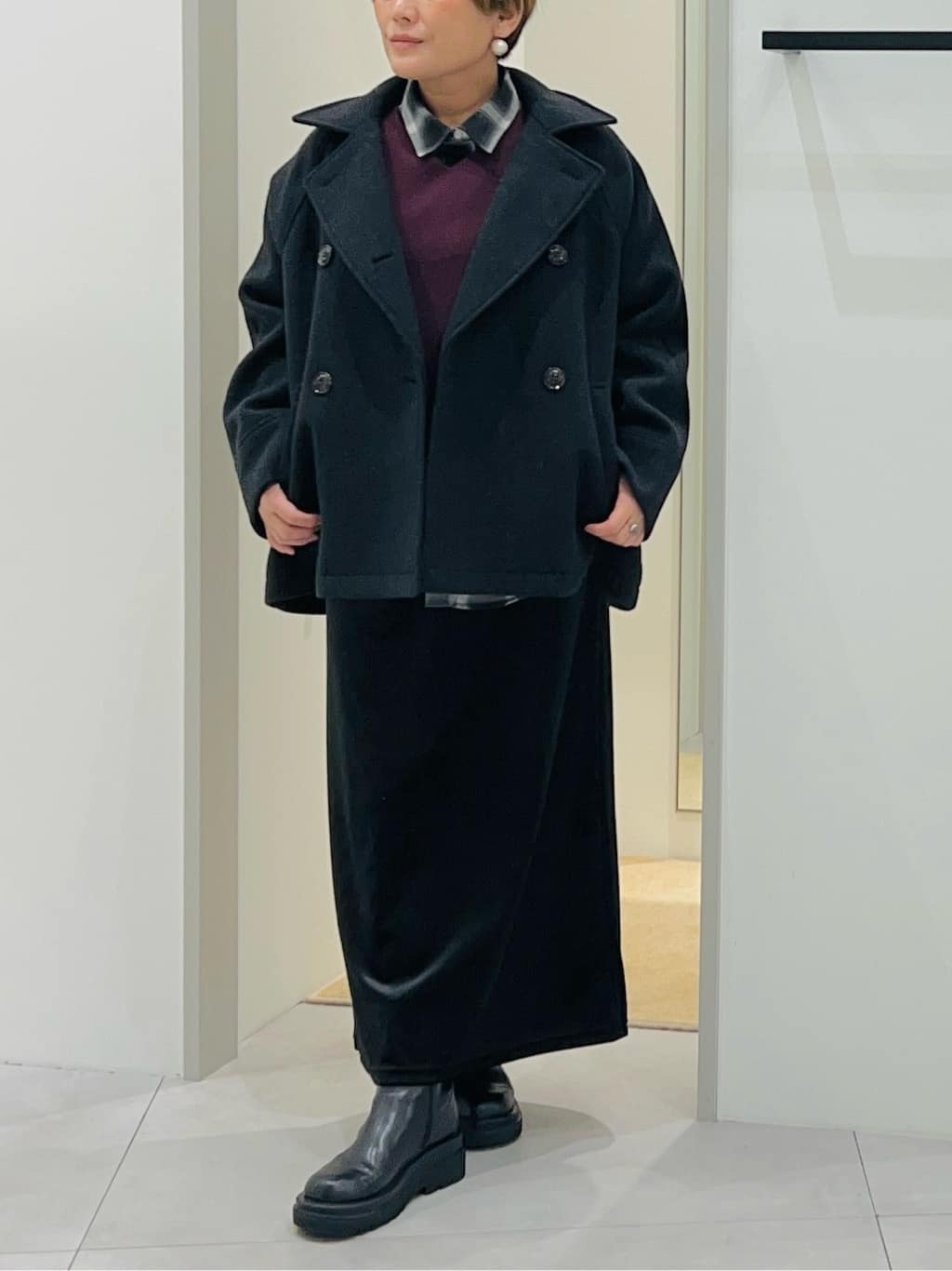 タナさんの「THE SHOP TK｜【すっきりシルエットが叶う】大人のためのVネックニット/毛玉になりにくい/静電気防止/洗濯機OK」を使ったコーディネート