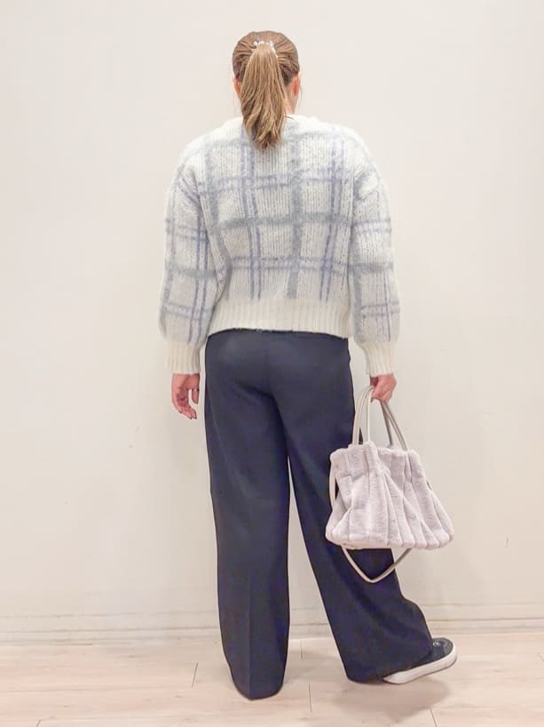naoさんの「SHOO･LA･RUE｜【S-LL】女性らしさ漂う ふわふわチェック柄ニット」を使ったコーディネート