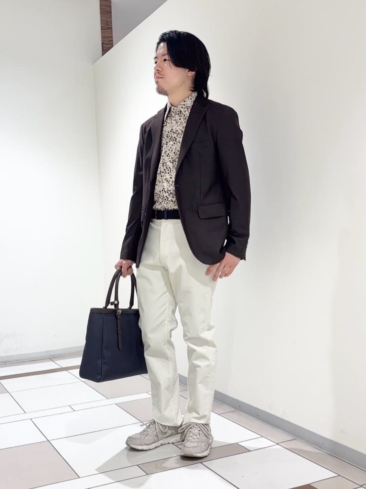 及川さんの「TAKEO KIKUCHI｜ストライプ小花 長袖シャツ」を使ったコーディネート