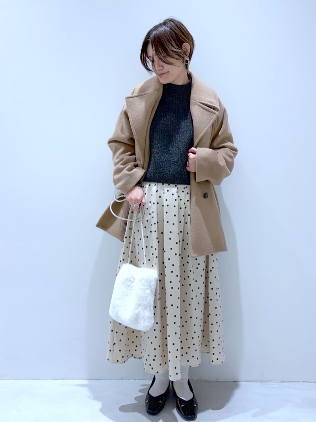 こじさんの「OPAQUE.CLIP｜カシミヤブレンドウールミドルピーコート」を使ったコーディネート