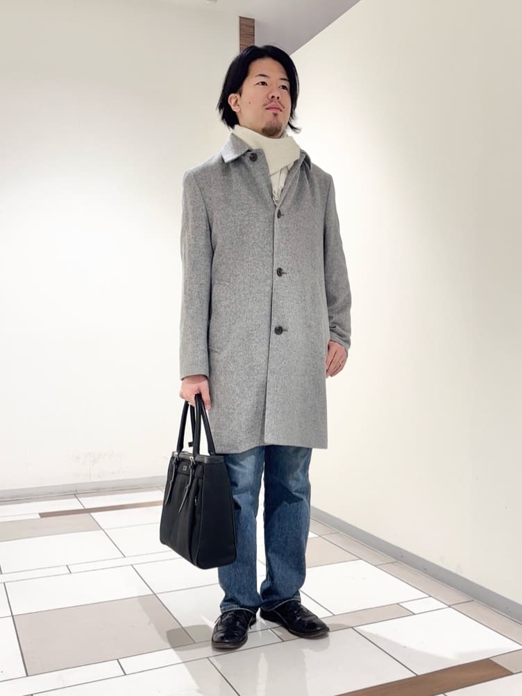 及川さんの「TAKEO KIKUCHI｜カシミヤブレンド ビーバー調ステンカラーコート」を使ったコーディネート