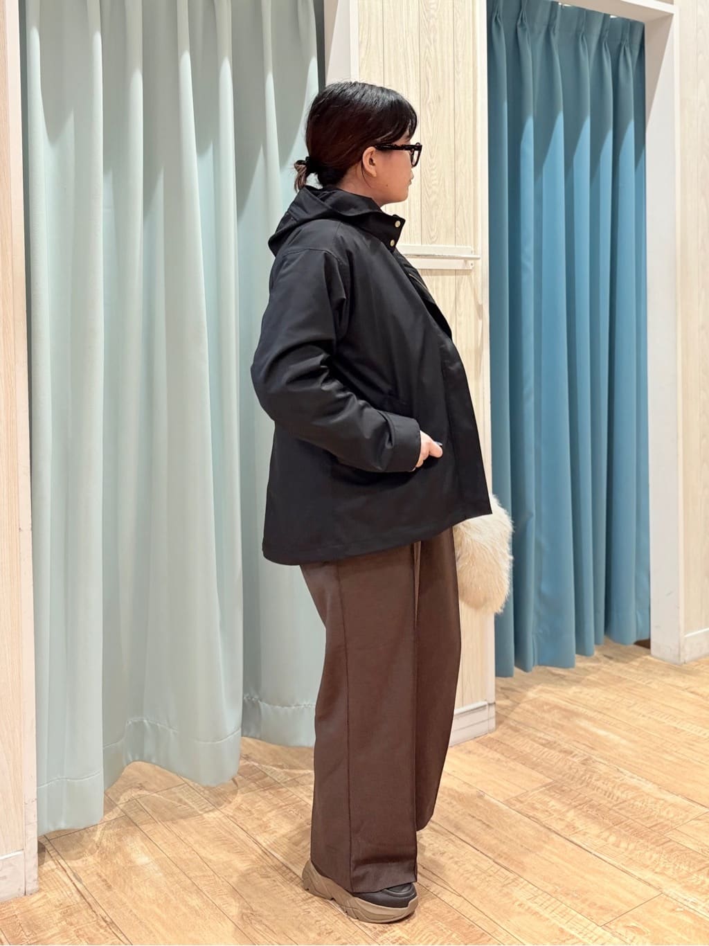 砂糖さんの「SHOO･LA･RUE｜【洗濯機可/S-LL/高レビュー】上品シルエットで美しい イージーワイドパンツ」を使ったコーディネート