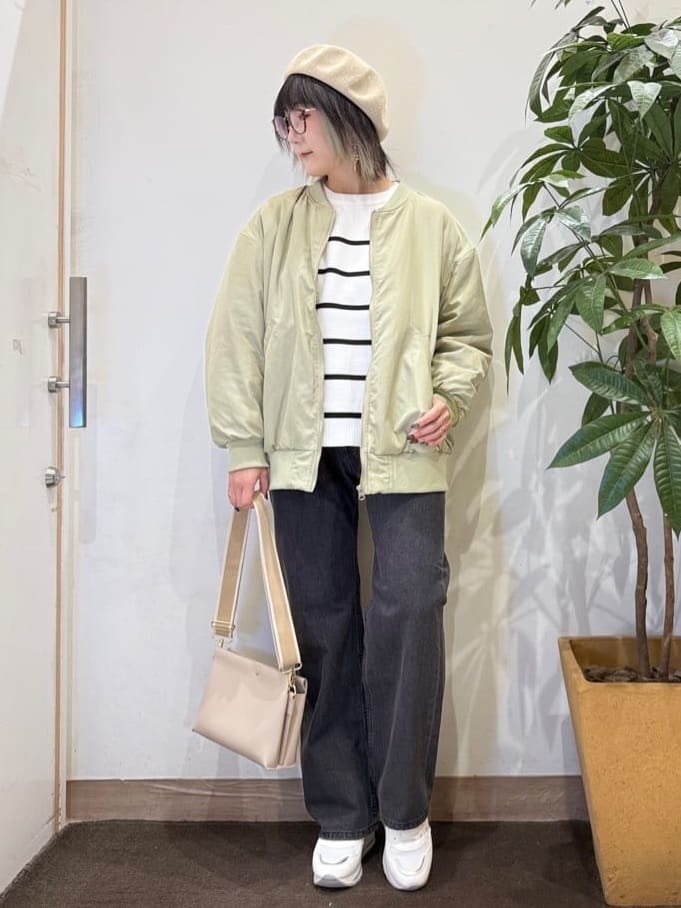 misakiさんの「SHOO･LA･RUE｜【S-LL】大人も取り入れやすい BIGシルエット MA－1ブルゾン」を使ったコーディネート