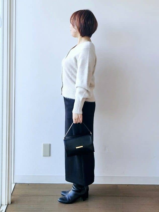 やじまさんの「UNTITLED｜【ふわふわニット/前後2WAY】フォックスカシミヤカーディガン」を使ったコーディネート