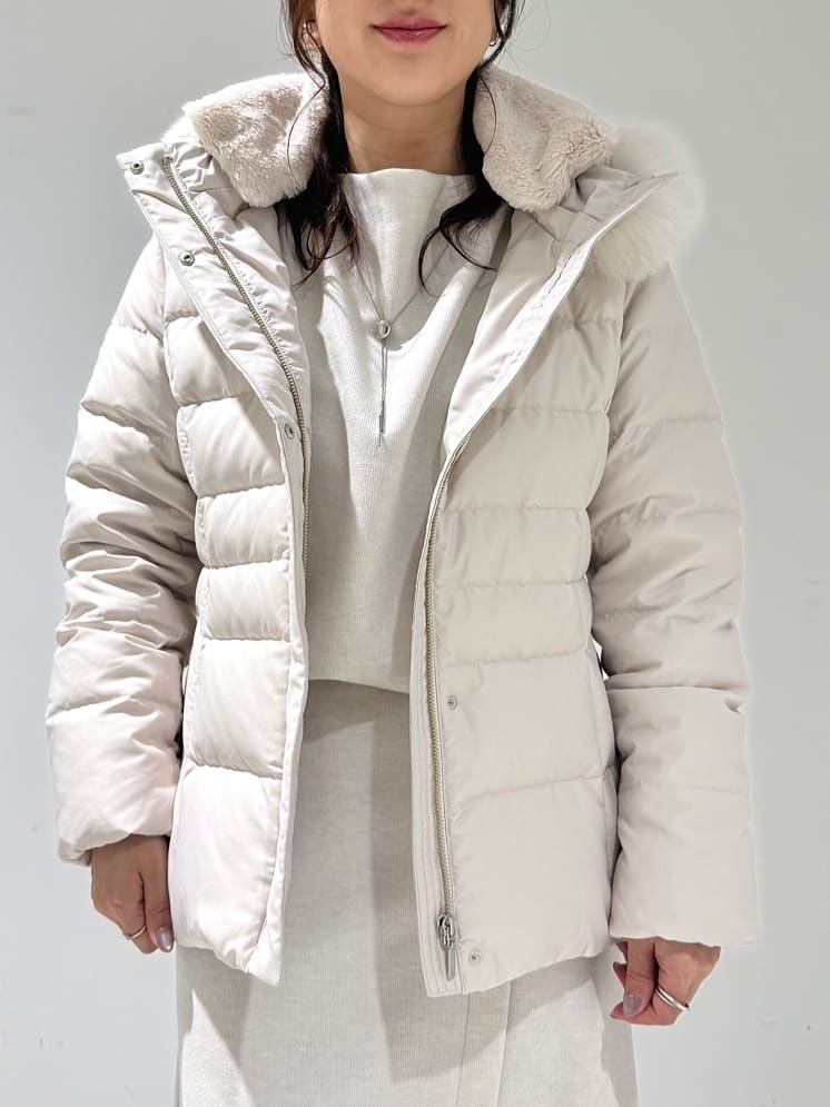 そんさんの「INDIVI｜【名品／撥水／抗菌防臭】ショート丈リサイクルダウンコート」を使ったコーディネート