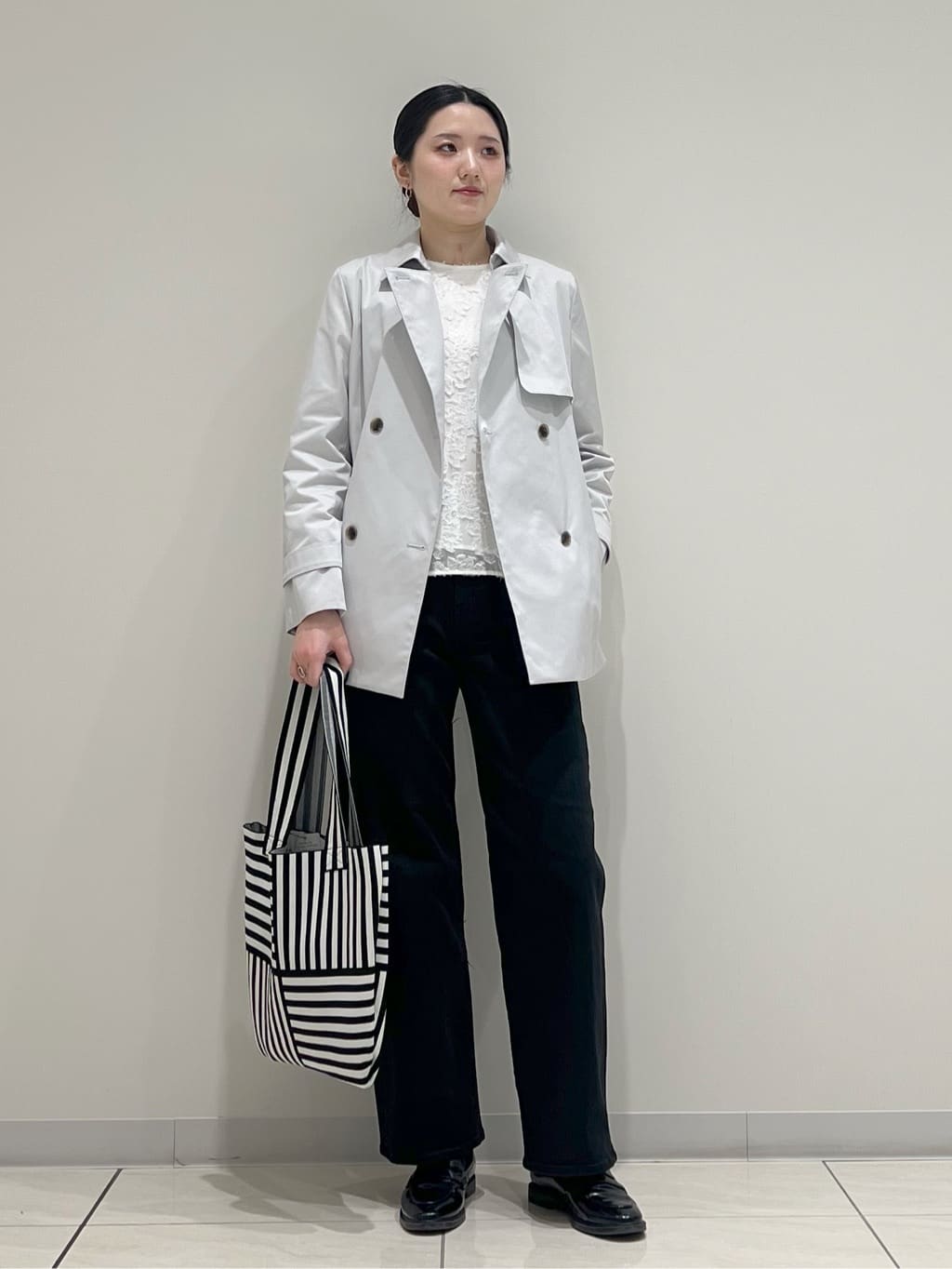 T.Kさんの「INDIVI｜【褒められデニム】ワイドストレート デニムパンツ」を使ったコーディネート