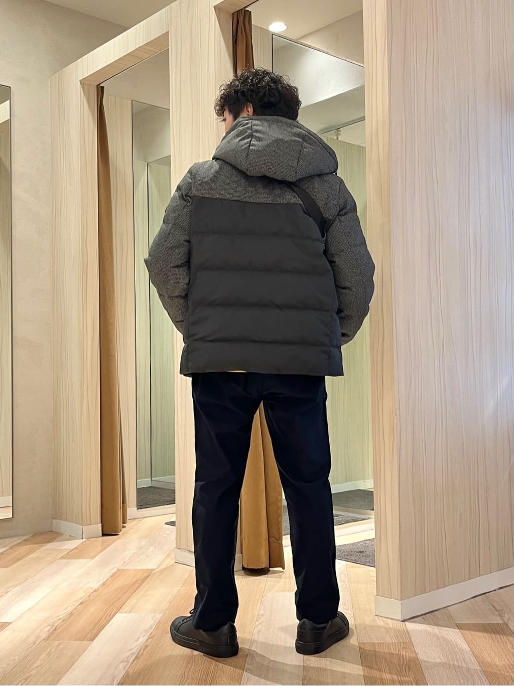URAさんの「TAKEO KIKUCHI｜【Air Palette Knit】ワンポイント カラーニット プルオーバー」を使ったコーディネート