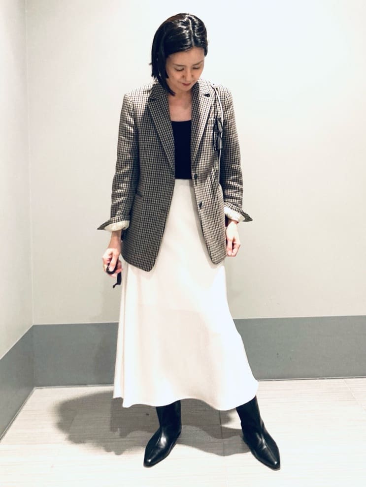 Furuさんの「DRESSTERIOR｜ストレッチヴィンテージサテンナロースカート」を使ったコーディネート