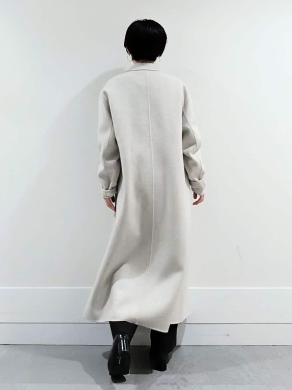 ミズタさんの「UNTITLED｜【ロング丈/軽やか】テーラード　リバーコート」を使ったコーディネート