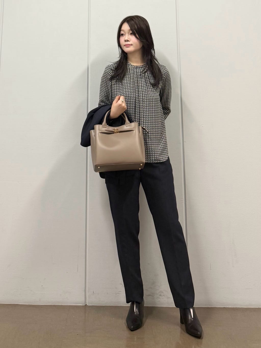 mizukiさんの「INDIVI｜【洗える／通勤／スーツ】メランジストレッチ ノーカラージャケット」を使ったコーディネート
