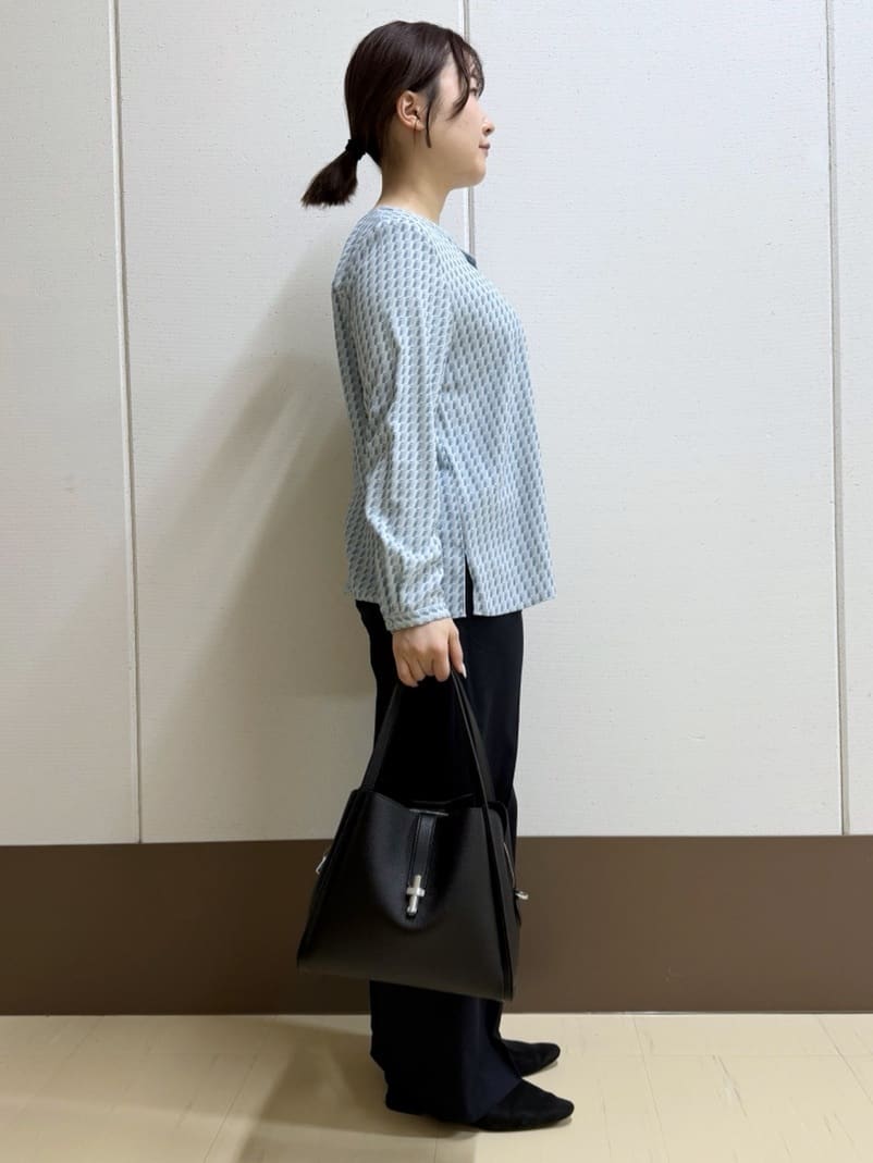 Rikoさんの「INDIVI｜【洗える／透けにくい】ジオメ柄プリントブラウス」を使ったコーディネート