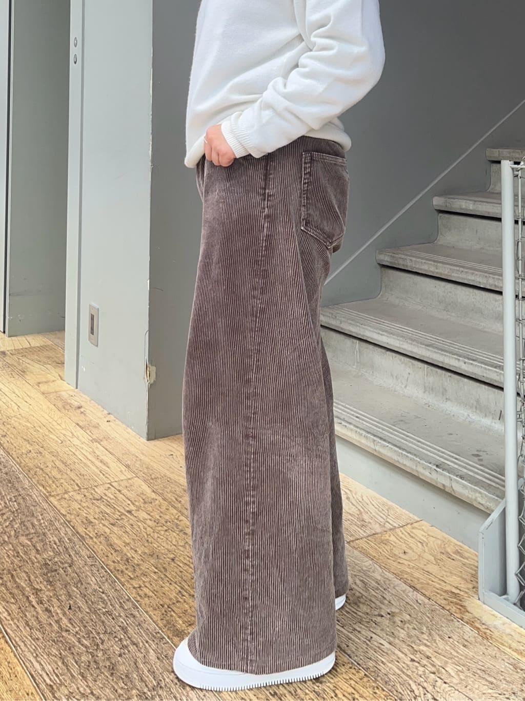 karunaさんの「TAKEO KIKUCHI｜【Air Palette Knit】ワンポイント カラーニット プルオーバー」を使ったコーディネート
