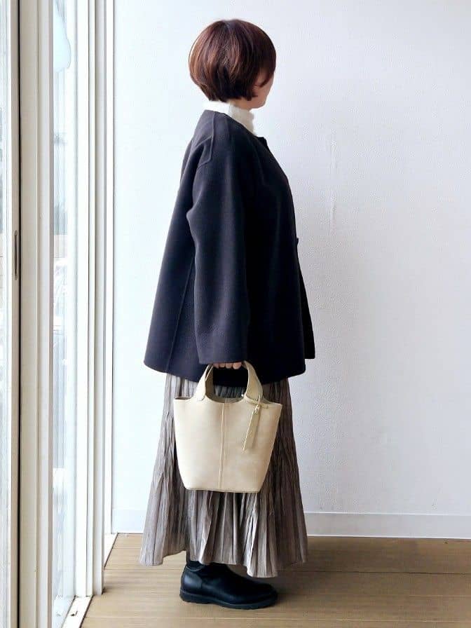 やじまさんの「UNTITLED｜【ミディ丈/軽やか】セミラグランリバー コート」を使ったコーディネート
