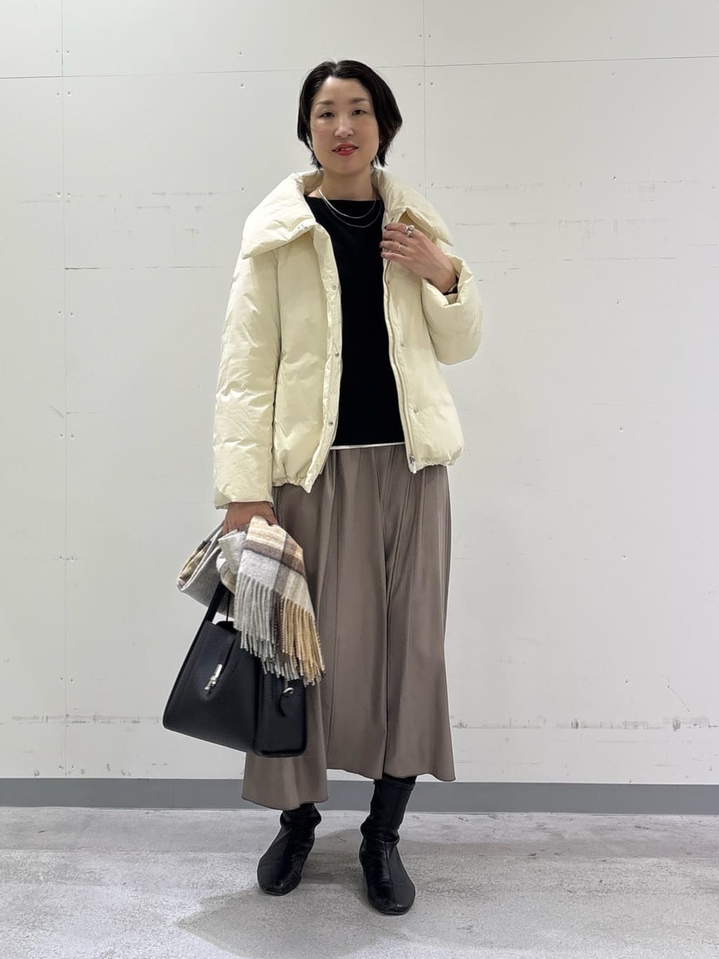 yuriさんの「INDIVI｜【SETUP可能／洗える／UVケア】ライトジャージ ボトルネックトップス」を使ったコーディネート