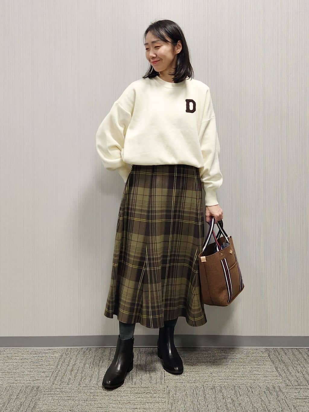 naraさんの「Dessin｜【洗える】Dサガラ刺繍ワッペン付きニット」を使ったコーディネート