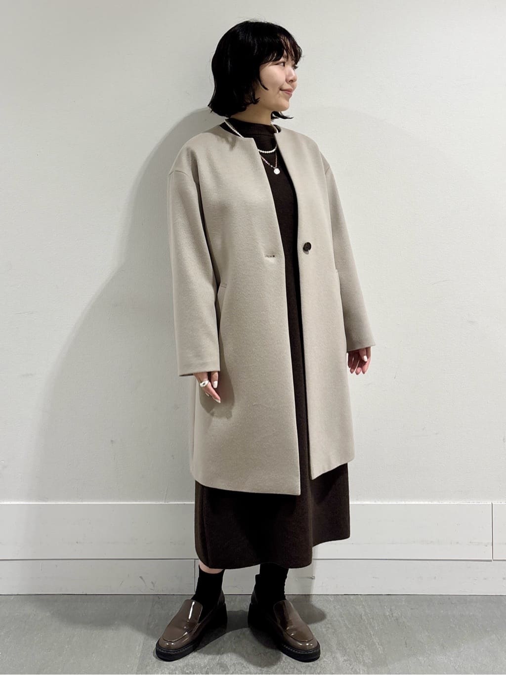 モエカさんの「UNTITLED｜【ロング丈/ゆったりシルエット】テントライン ニットワンピース」を使ったコーディネート