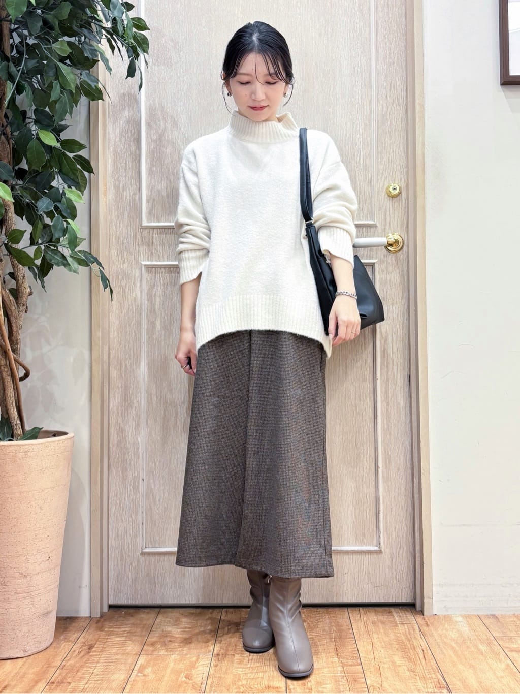 なみさんの「SHOO･LA･RUE｜【高レビュー】ウエストゴムで穿きやすい　ガウチョパンツ」を使ったコーディネート