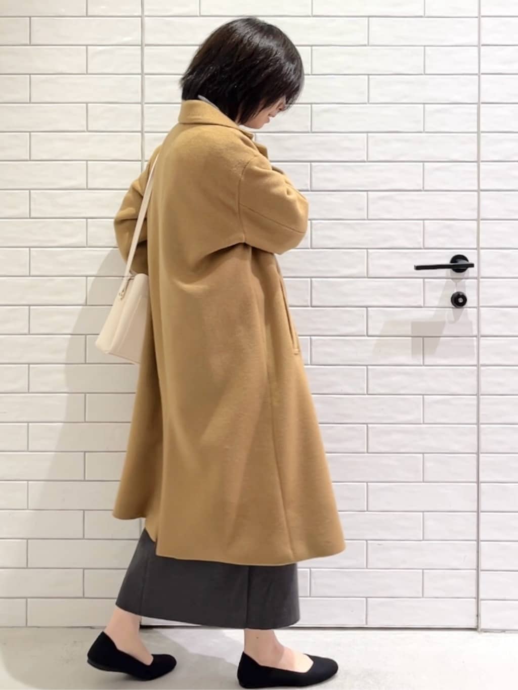 しおりさんの「OPAQUE.CLIP｜カシミヤブレンドウールチェスターコート」を使ったコーディネート