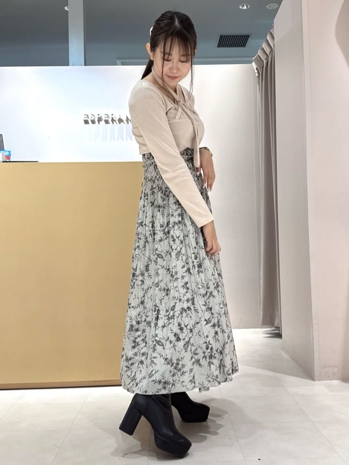 neinaさんの「ESPERANZA｜ゆる傾斜ショートブーツ」を使ったコーディネート