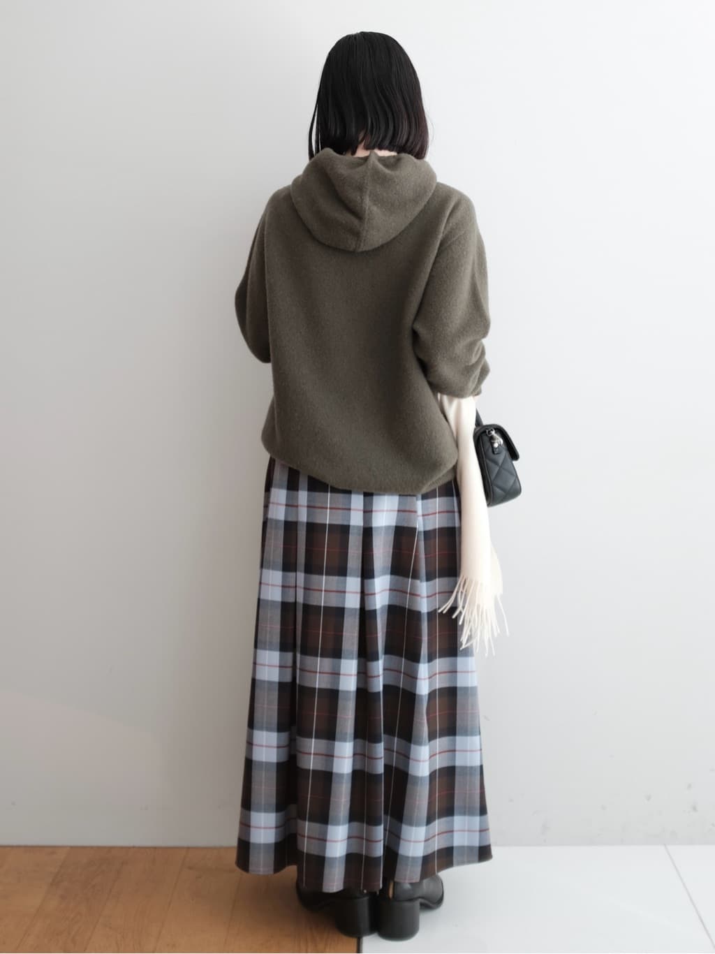 Kishimotoさんの「DRESSTERIOR｜◆カシミヤブレンドフードニット」を使ったコーディネート