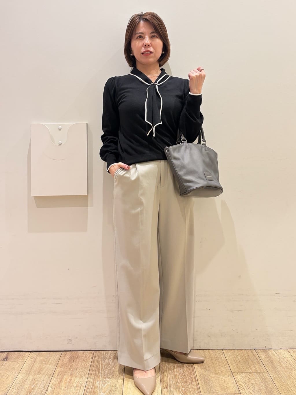YUKOさんの「index｜ゴールドパーツ付きボウタイニット【洗濯機OK】《10col／XS～LL》」を使ったコーディネート
